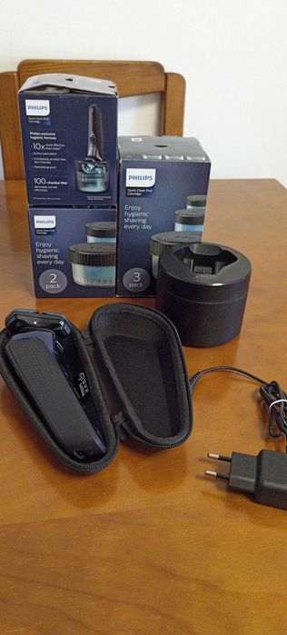 Máquina de barbear PHILIPS Série 7000 com recargas de limpeza