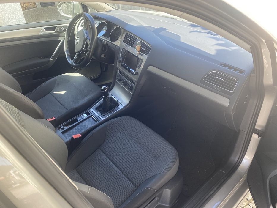 VW golf 7 1.6 diesel 5 portas e com gancho para reboc