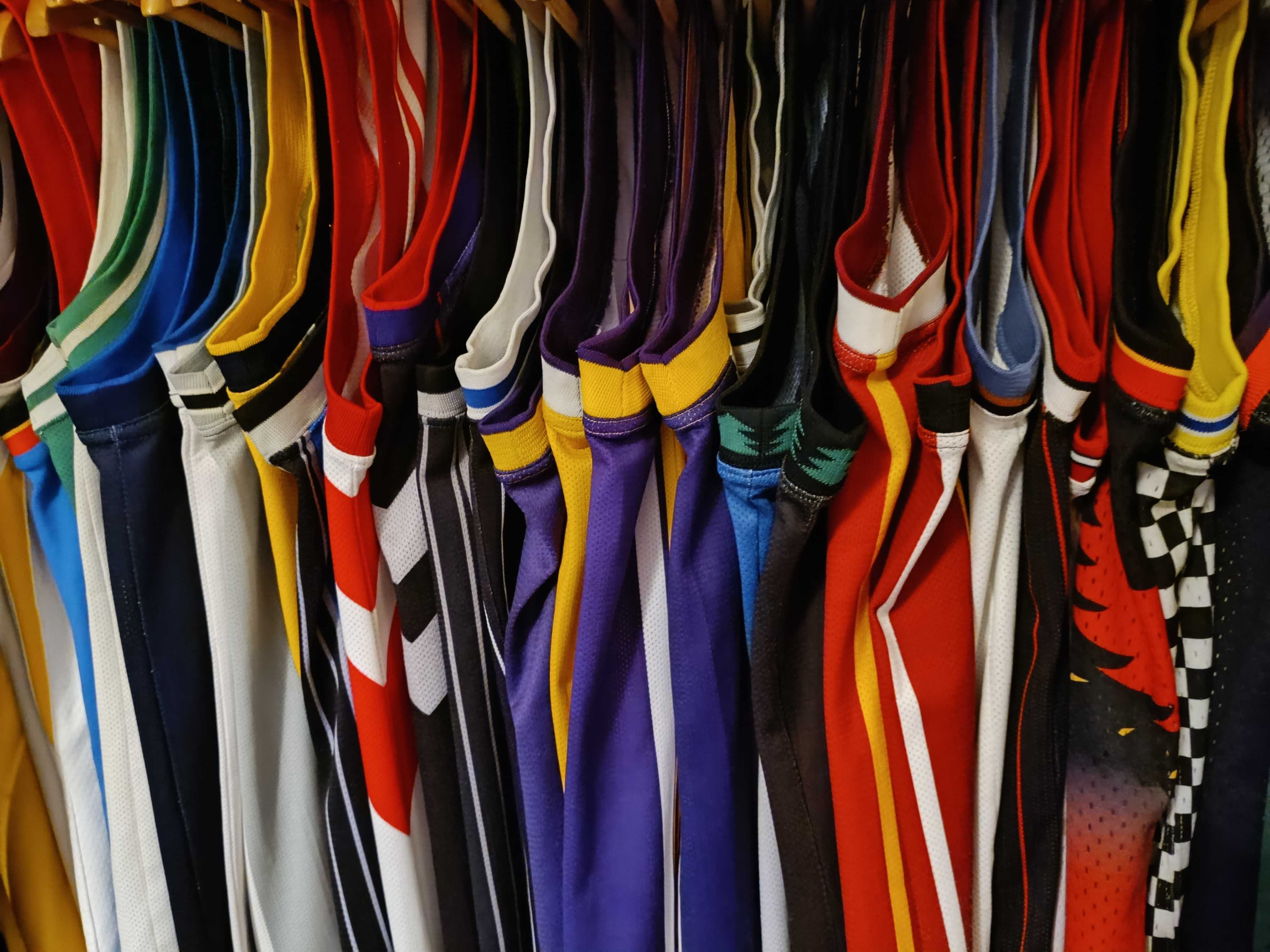 Dezenas de camisolas da NBA oficiais - Lakers, Bulls, Warriors, etc.