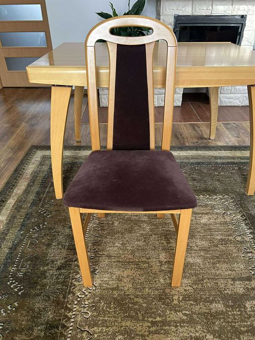 Stół bukowy lakierowany rozkładany  + krzesła