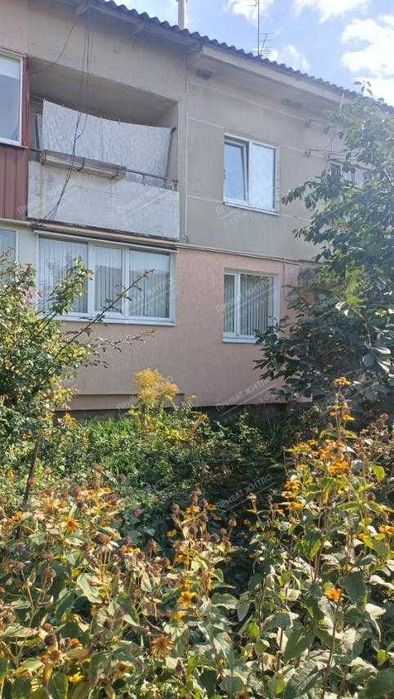 Трикімнатна квартира з автономним опаленням на першому поверсі