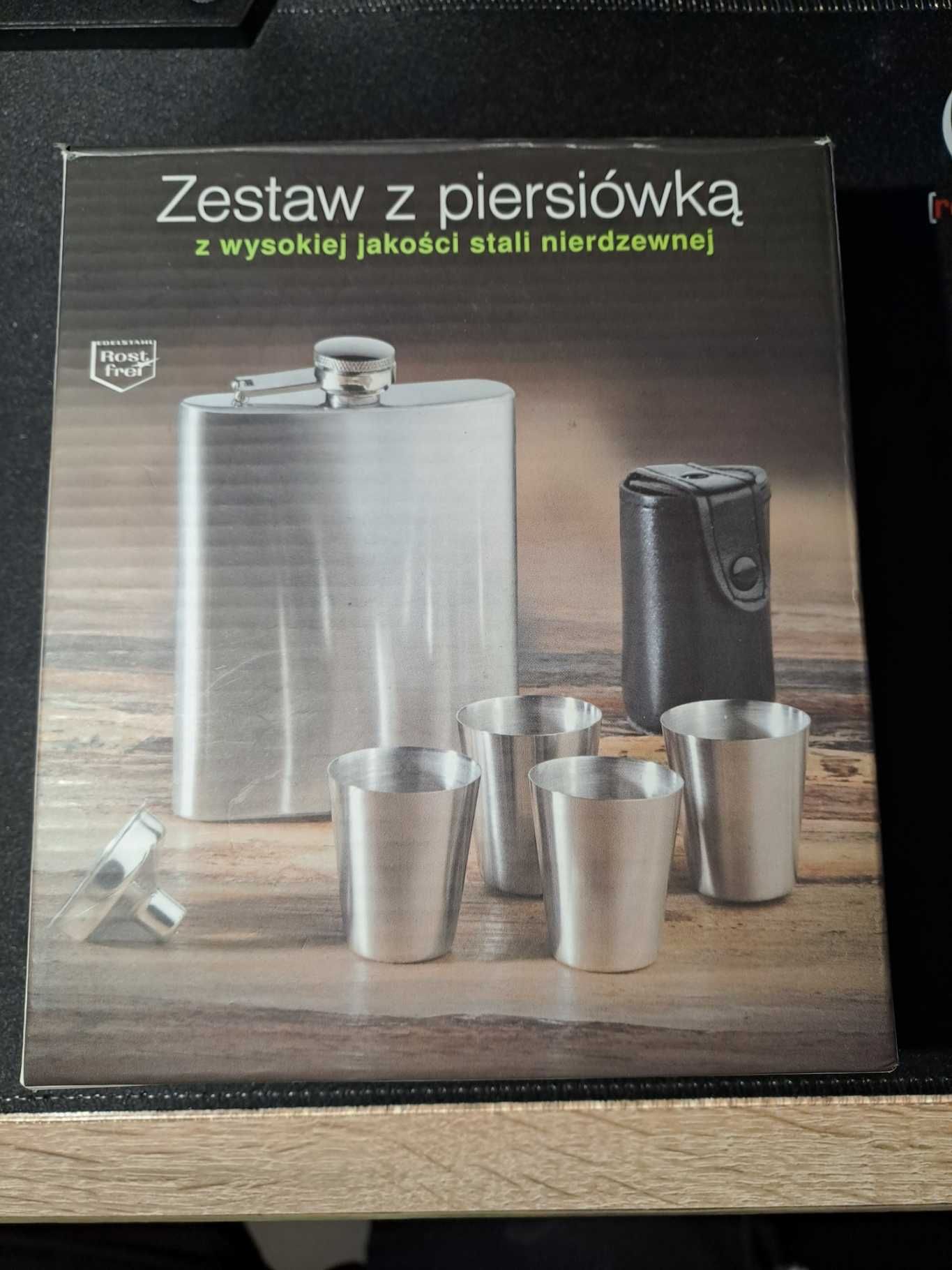 Zestaw: piersiówka, 4 kieliszki w etui, lejek, oryginale pudełko stal