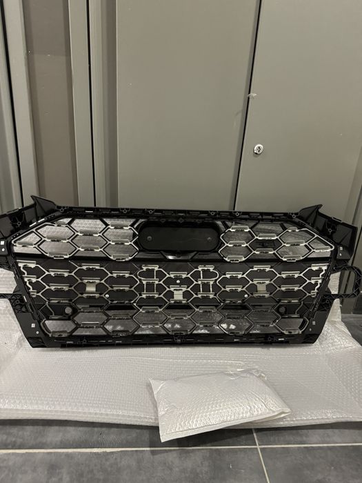 Решітка радіатора Audi A4 B9 2020-2024 стиль RS4 чорний глянець