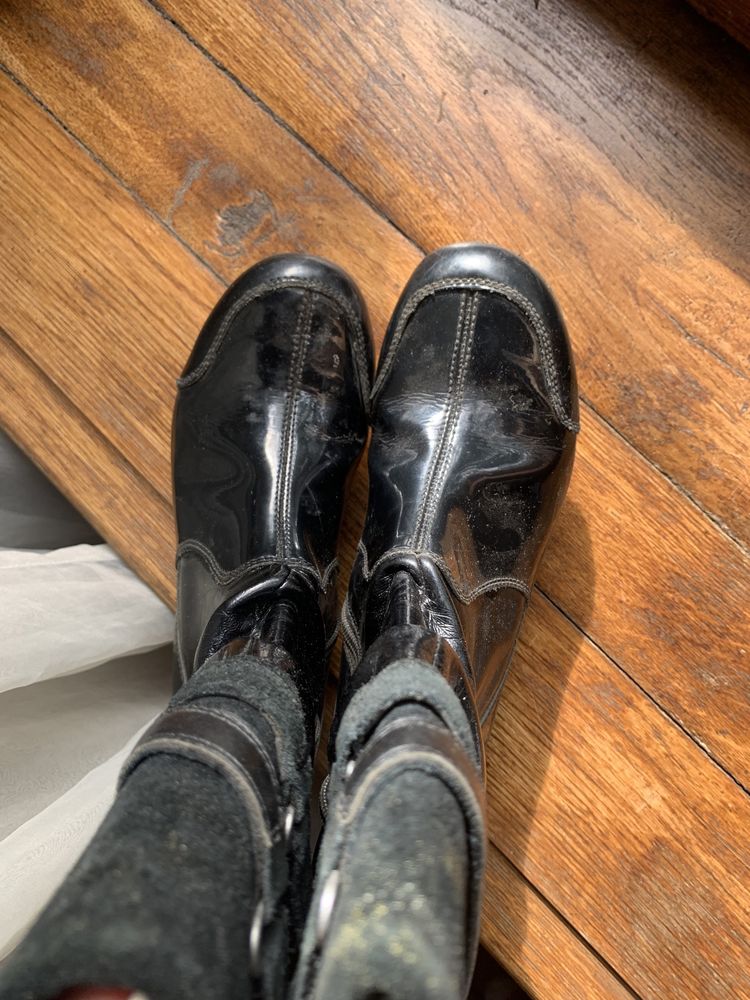 Отдам бесплатно демисезонные сапоги clarks