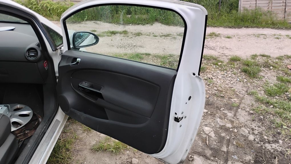 Drzwi prawe opel corsa d
