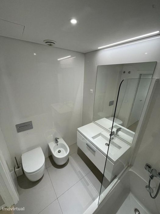 670851 - Lovely bedroom with AC in Lisbon...