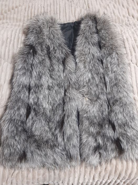 Меховая жилетка женская