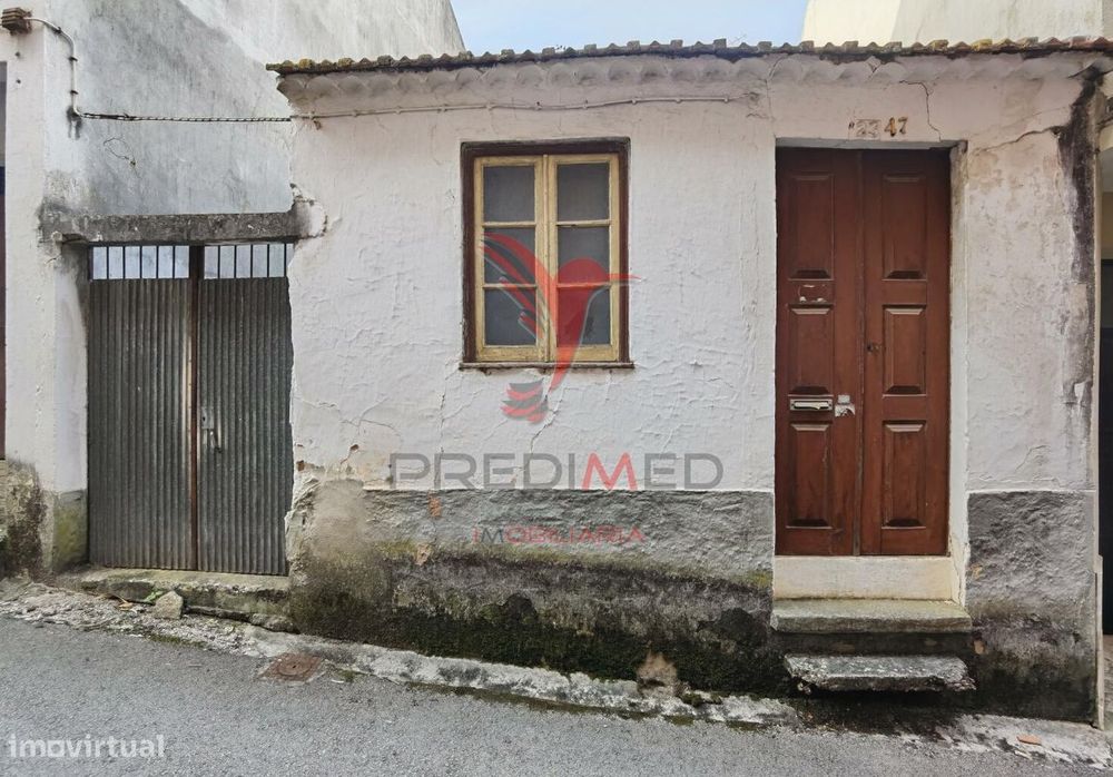Moradia T2 para restaurar com terreno, Amiais de Baixo