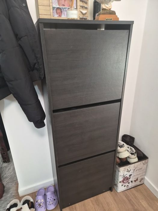 Sapateira e bengaleiro, tudo novo