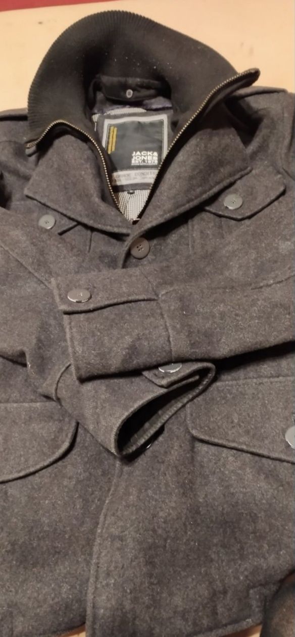 Мужская куртка - пальто на пуговицах