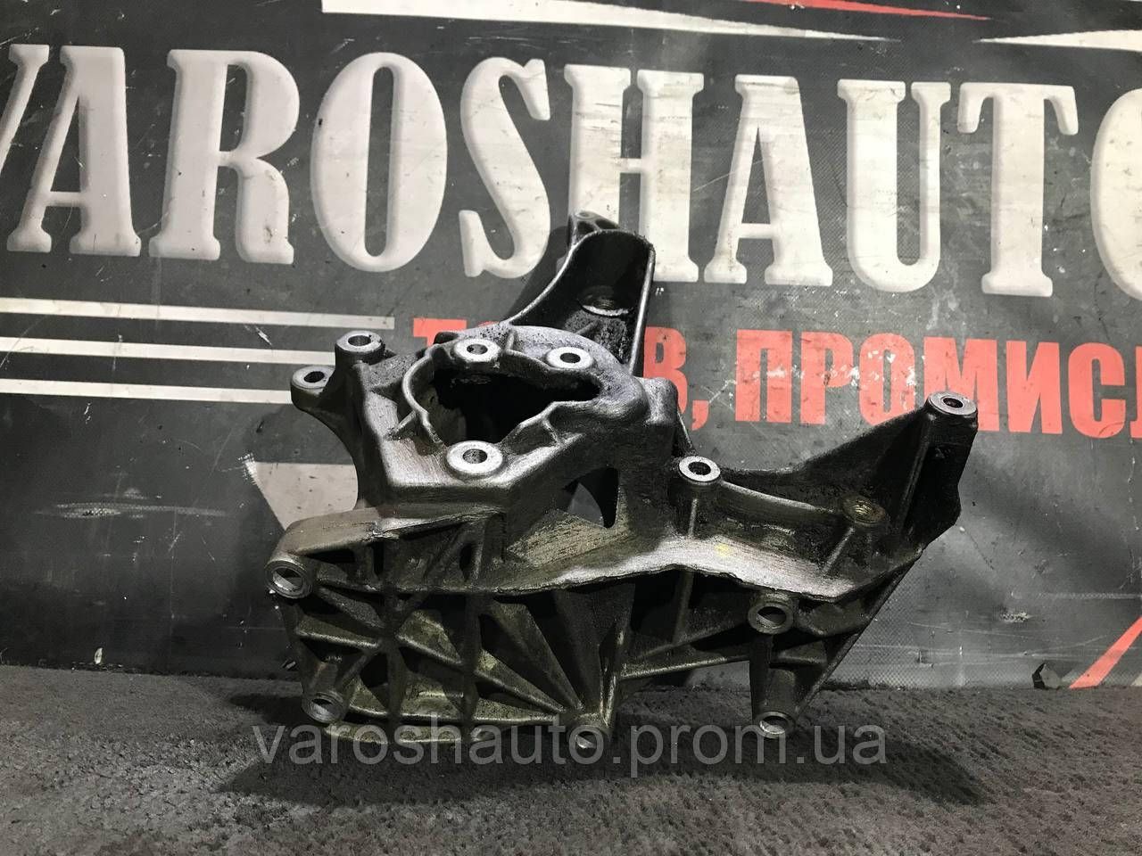 Кронштейн генератора 1.9di Volvo V40 7700113574 5698