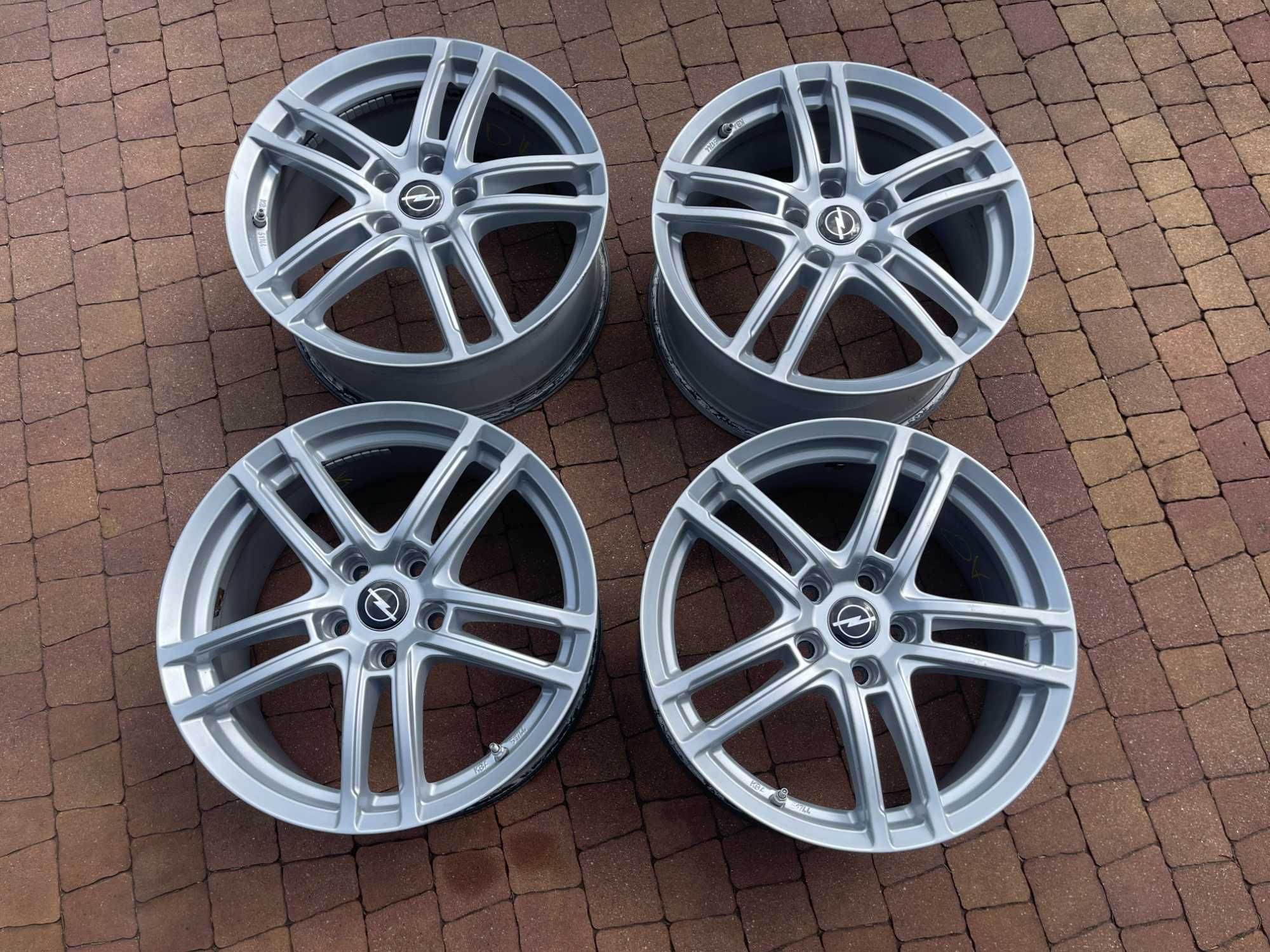 3825. Alufelgi 18" Opel Insignia B Astra J 5x115 8J ET46