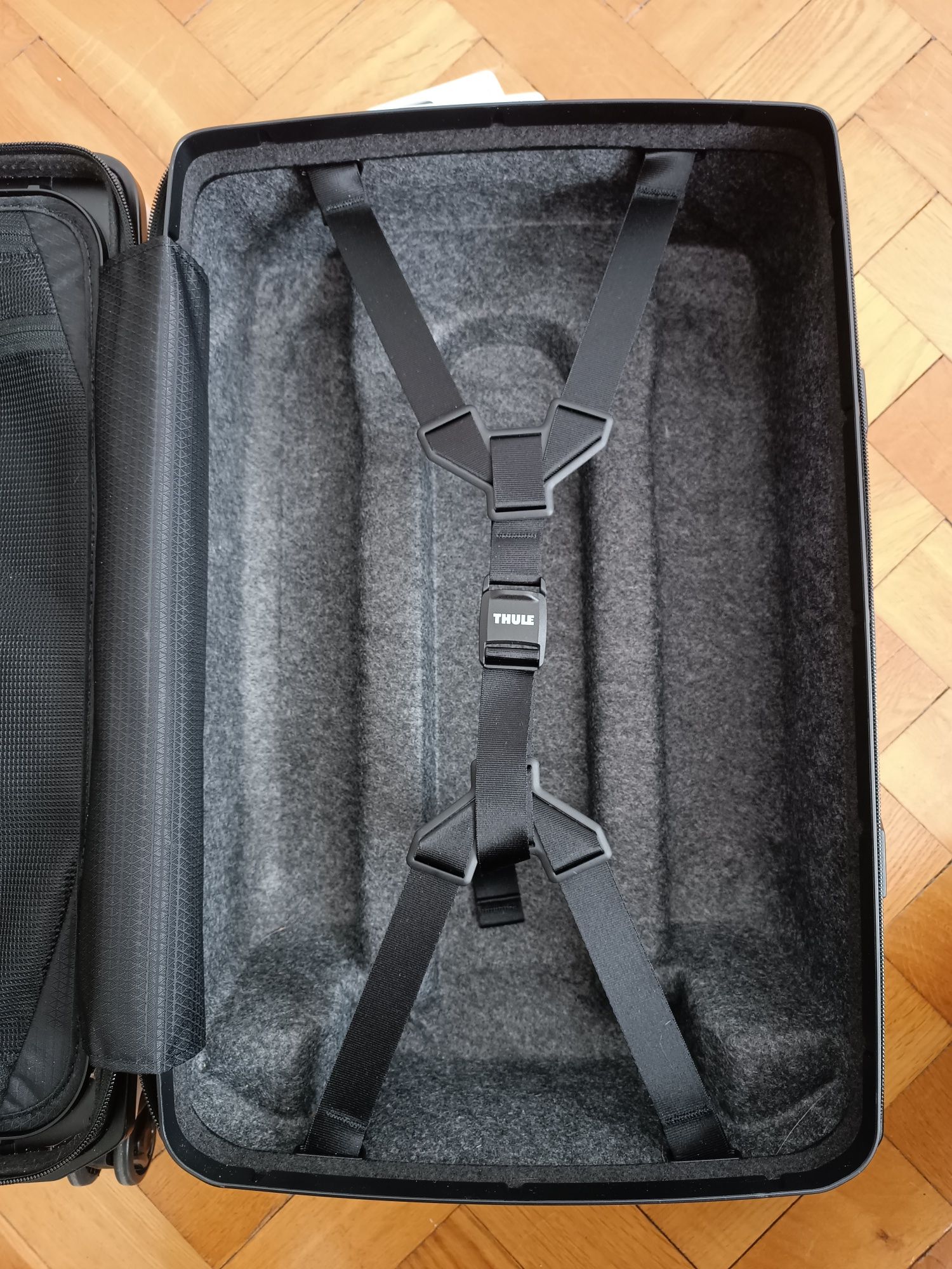 Walizka Thule Revolve Carry On White