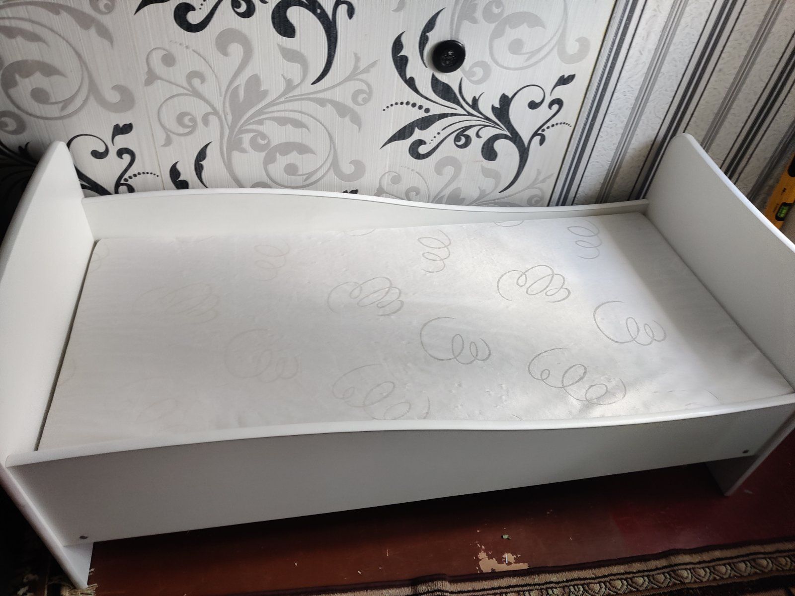 Дитяче ліжко з матрацом