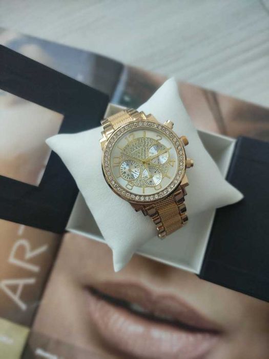Женские наручные часы Guess со стразами gold
