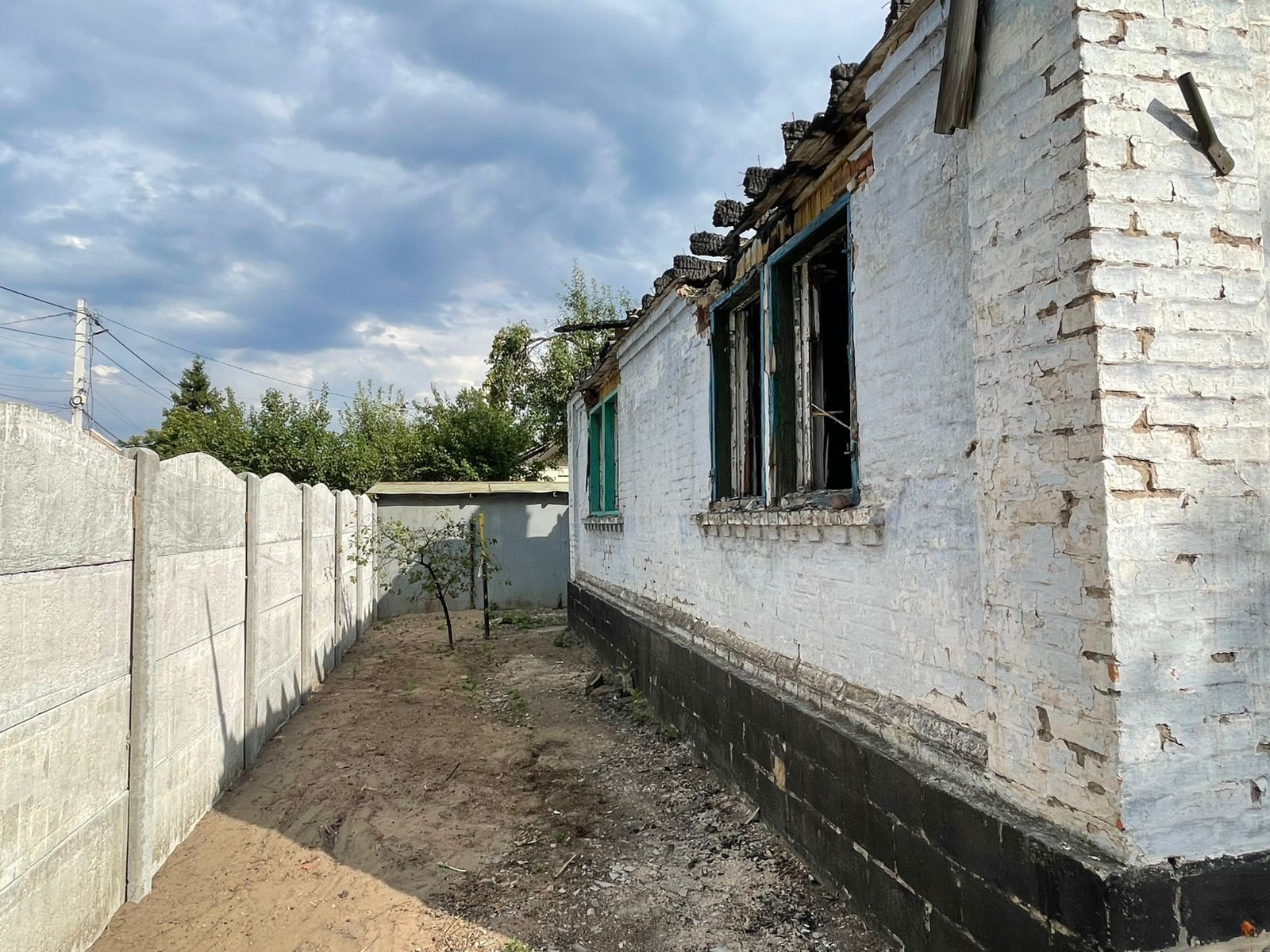 Выгодное предложение! Дом 10×10 с гаражом и землёй в топ-локации