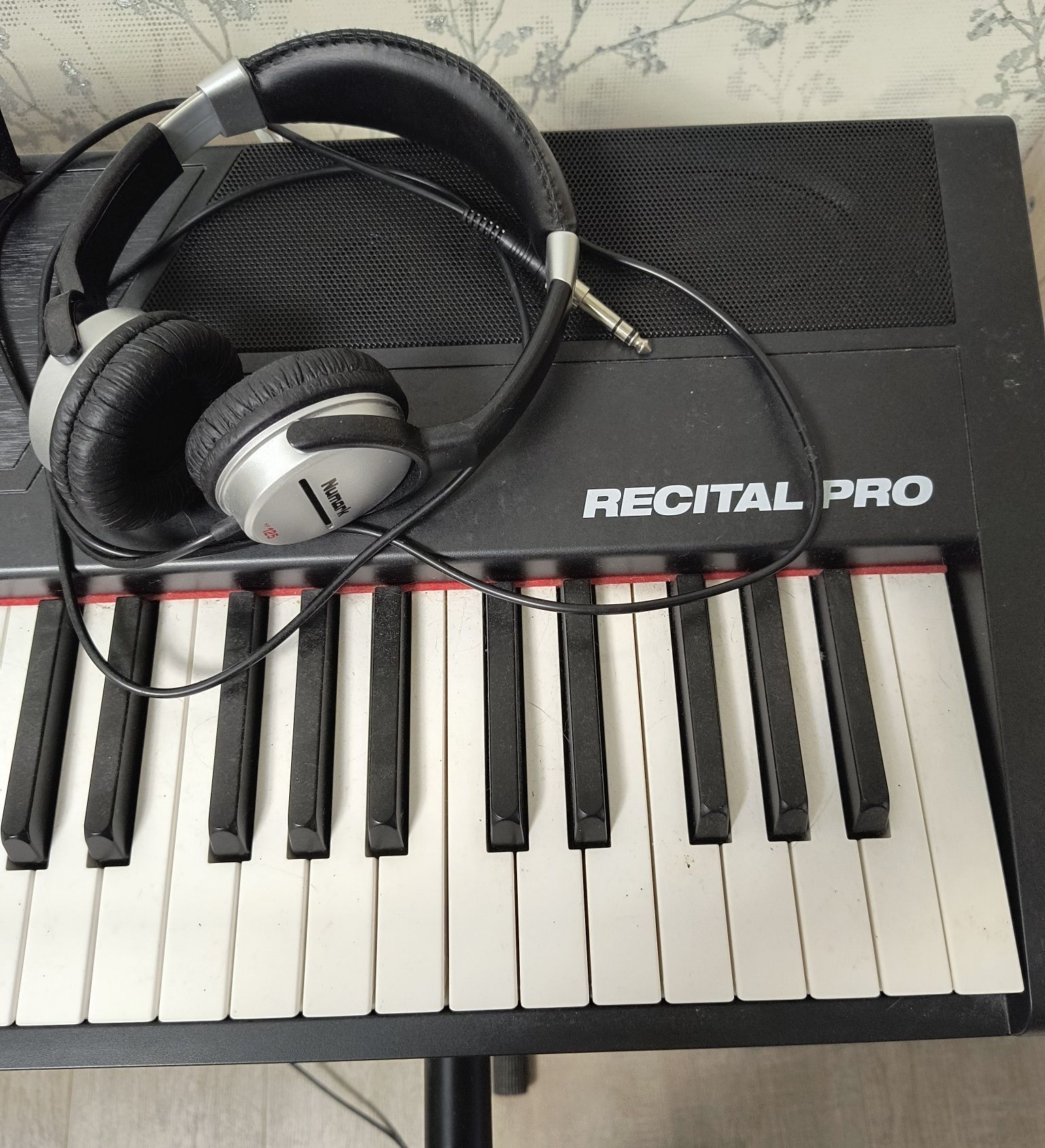 Цифрове фортепіано Alesis recital pro