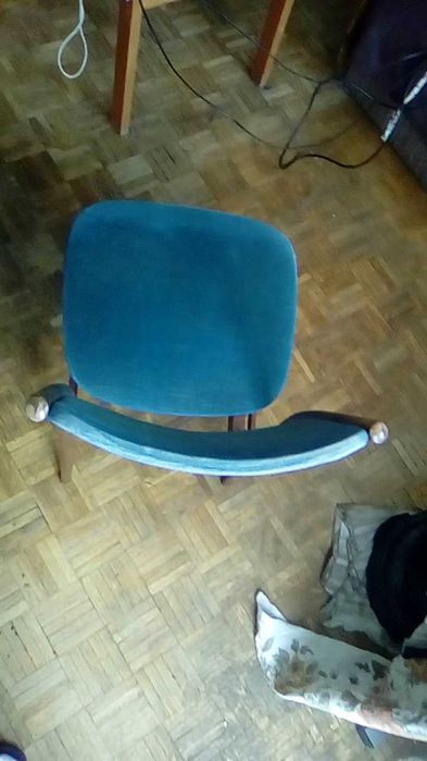Oryginalne krzesło z PRL, rzadko spotykany styl.