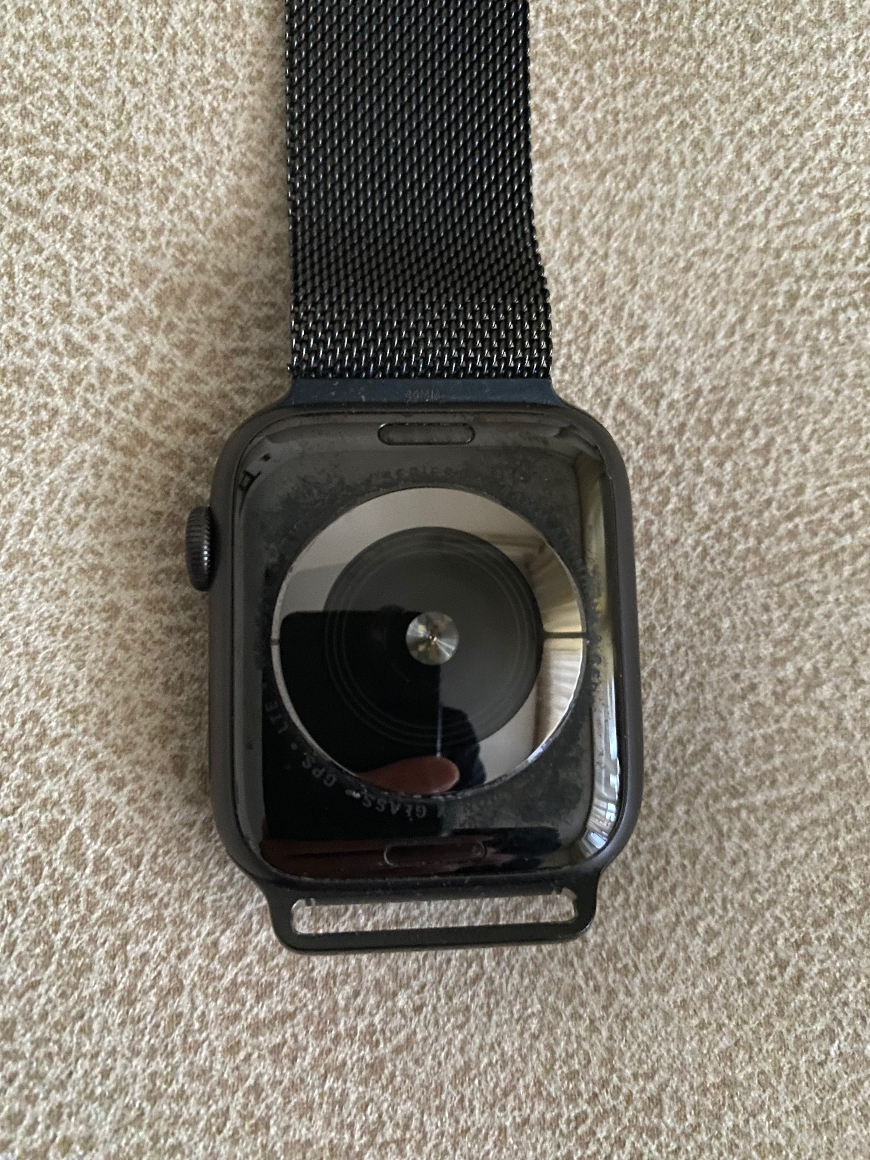 Apple Watch Series 5 GPS + Cellular 44mm Space Gray Aluminum Case