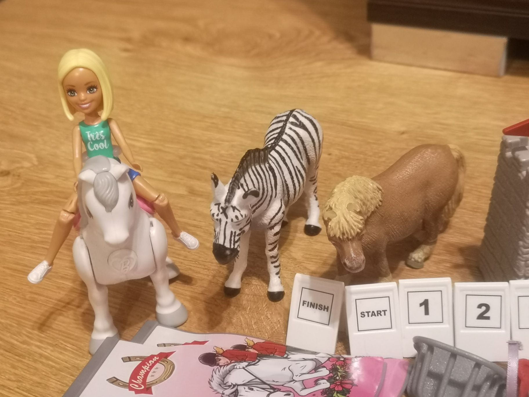 Akcesoria do Schleich ludziki ,przeszkody ,płotki