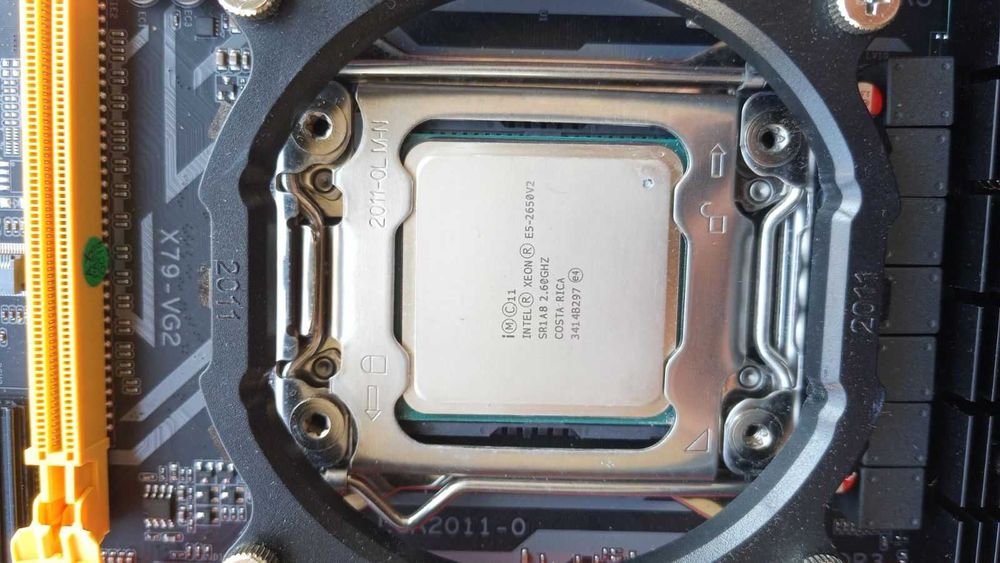 Комплект S2011 материнка процессор Intel Xeon 8 ядер память DDR3 16 GB