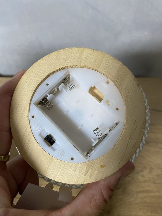 Biała lampka led loft