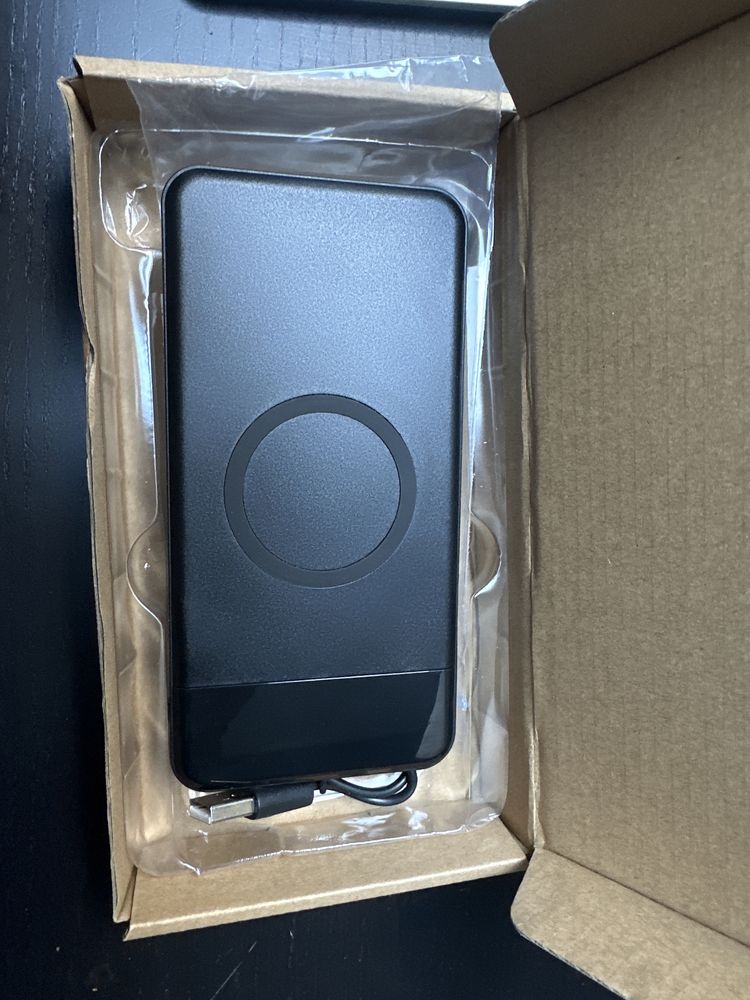 Ładowarka indukcyjna , powerbank 6000mah, 2x usb, output usb-c
