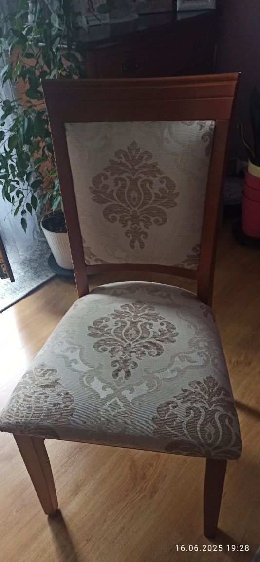 6 Krzeseł do salonu jasna tkanina