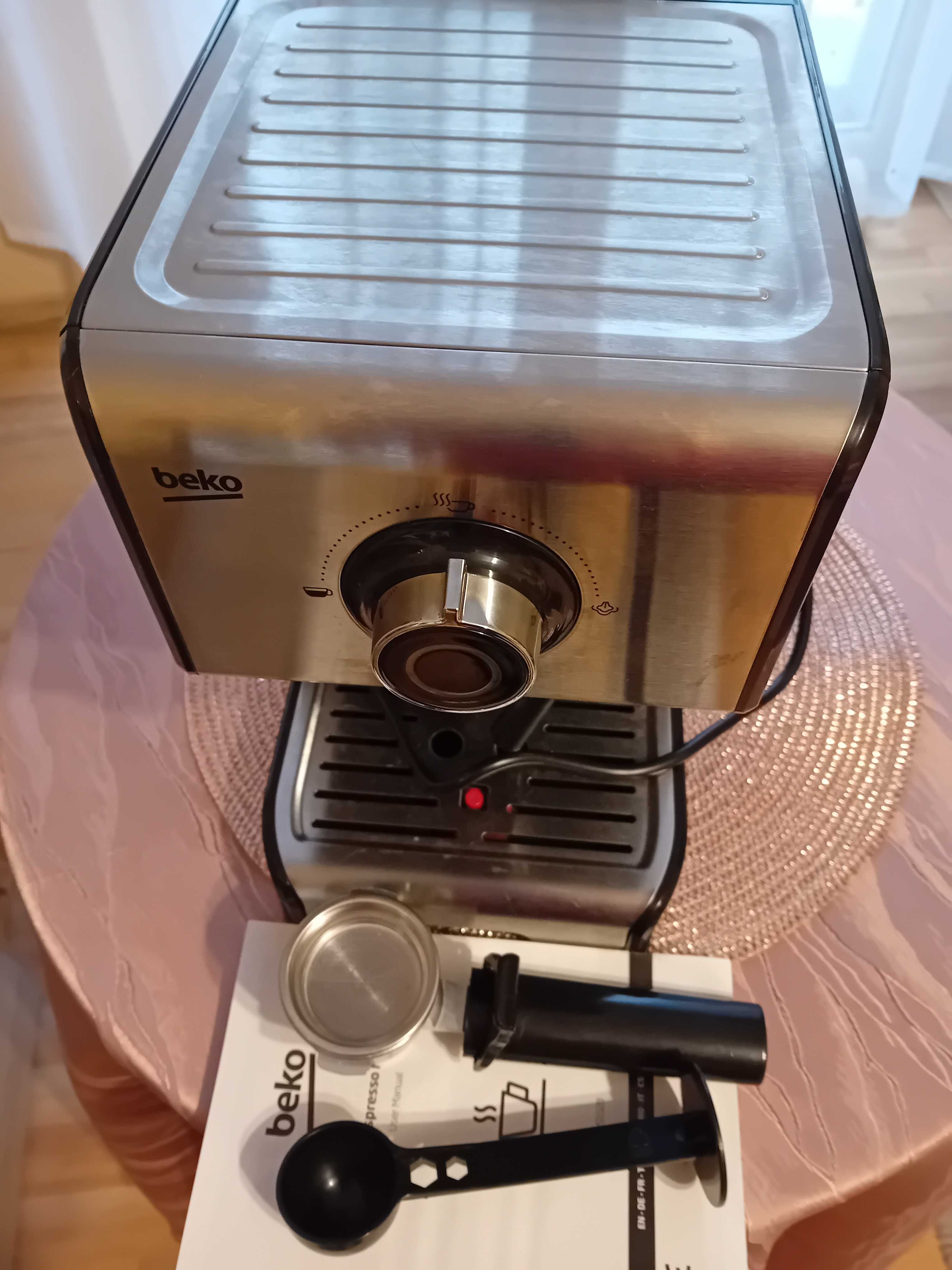 Ekspres do kawy kolbowy Beko