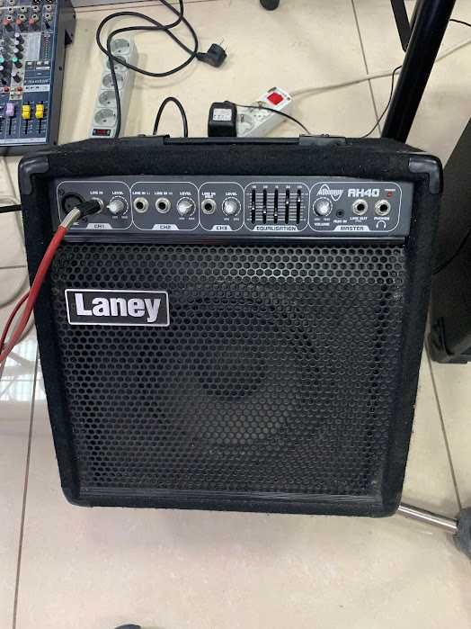Продам комбик для акустической гитары Laney AH40. В хорошем состоянии.