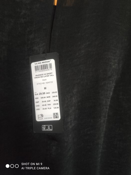 Nowa czarna sukienka firmy Vero Moda, rękawy 3/4.