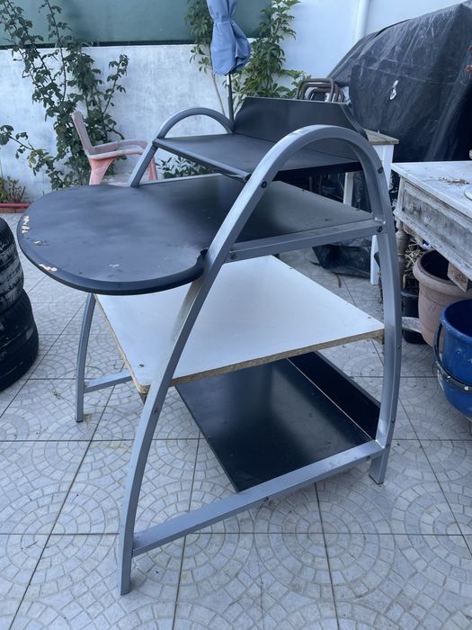 mesa/secretária em bom estado