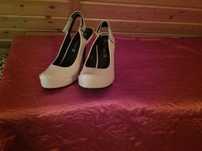 Buty inne niż wszystkie, mogą być do ślubu