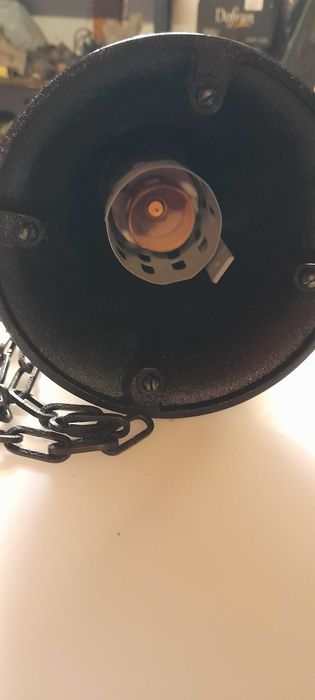 Żeliwna lampa dzwon