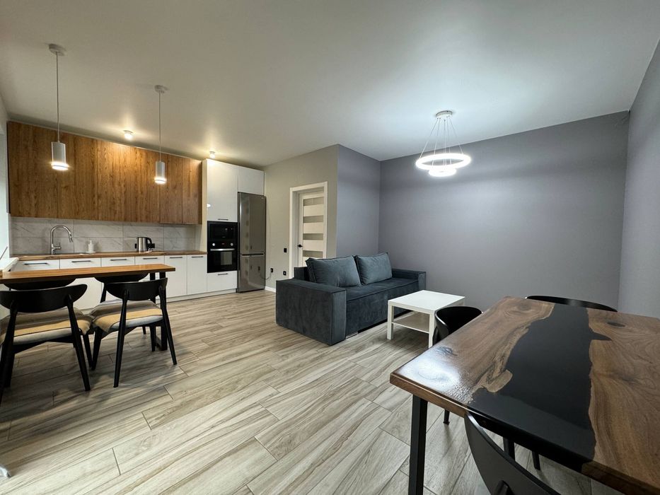 Оренда таунхауса з терасою і садом.