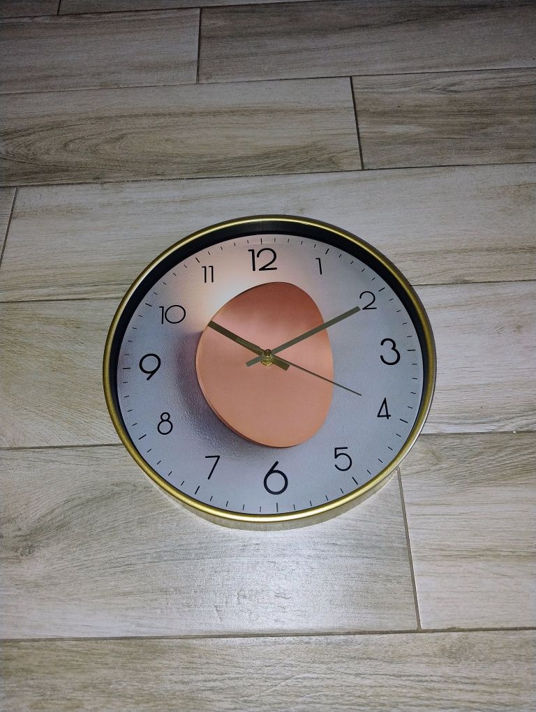 Zegar ścienny Nowoczesne  chichy bez tykania 30cm.