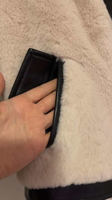 Розкішний молочний хутряний бомбер экошубка з еко -хутра на молнї s -m