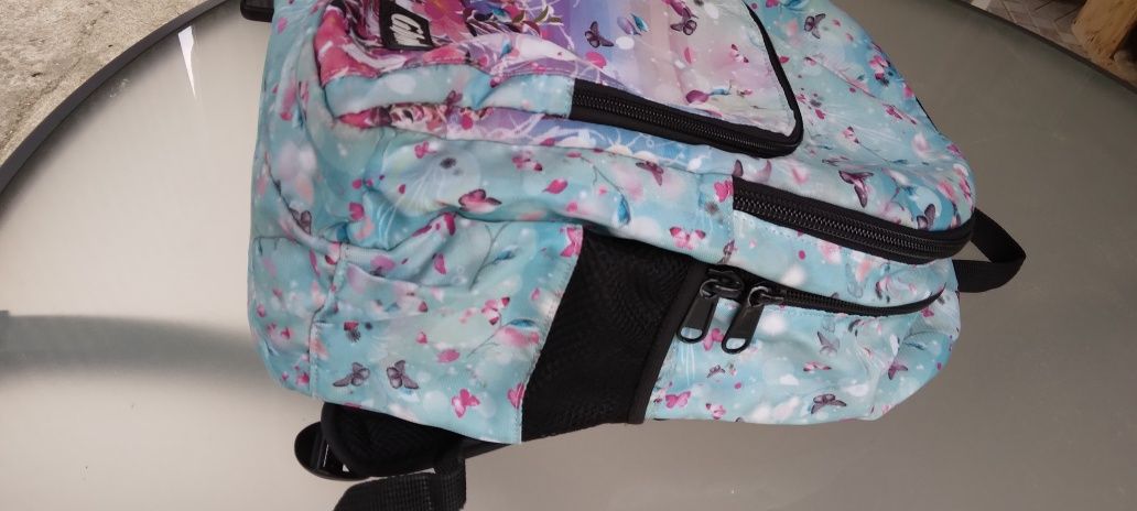 Mochila Escolar Ghuts em bom estado