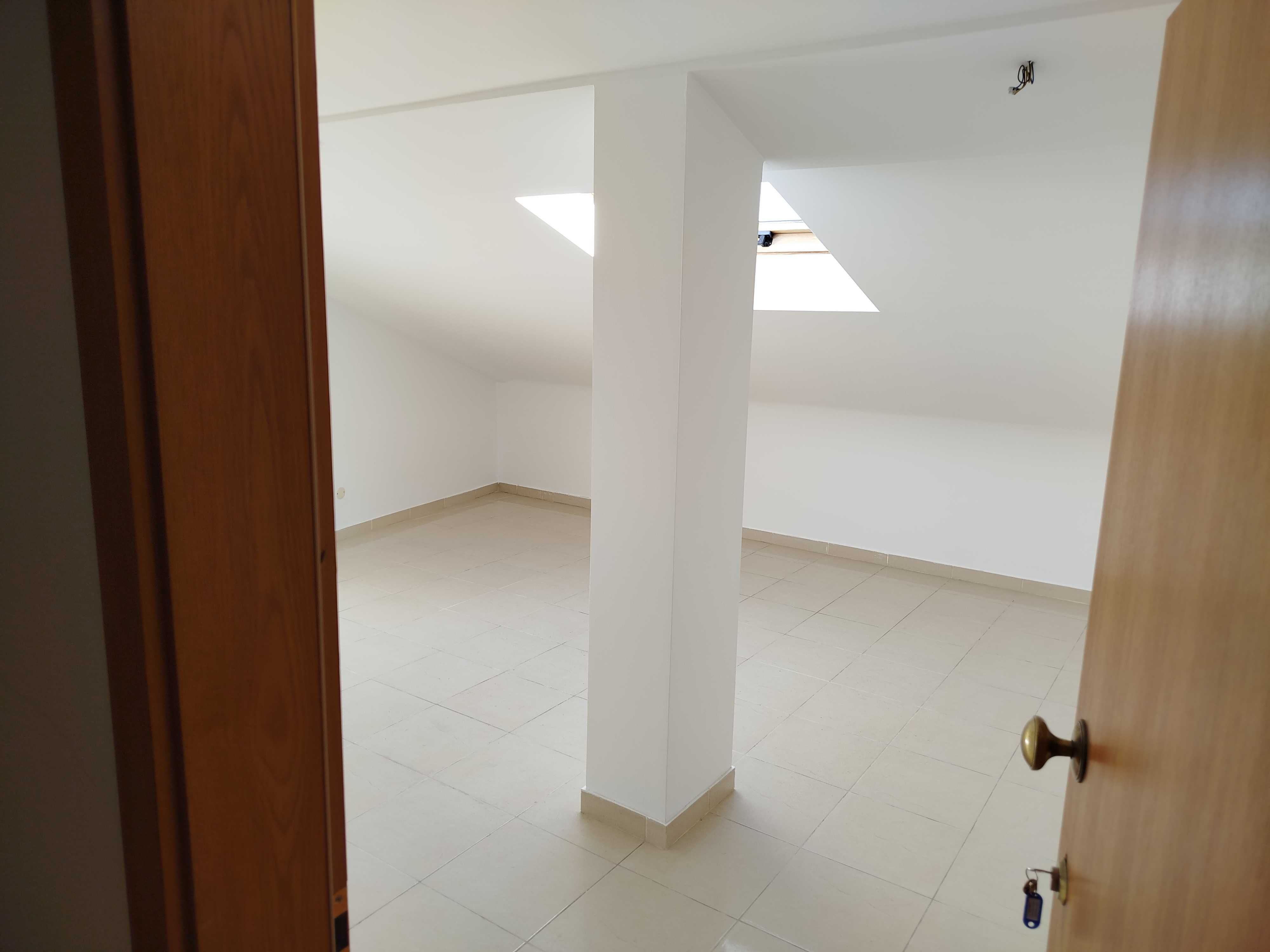 Venda de Sótãos na Marinha Grande