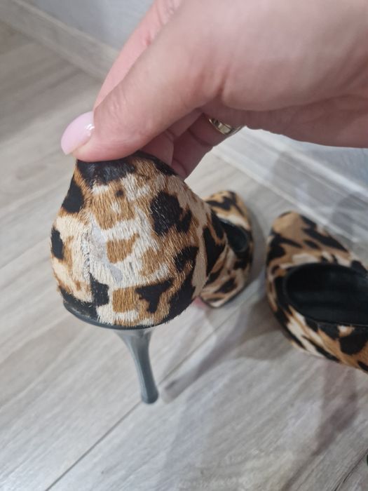 Czółenka na szpilce w panterkę kazar rozmiar 39