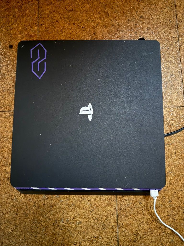 Vendo ps4 +jogos+comando incluído