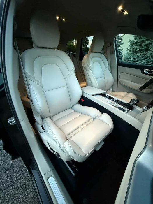 Volvo XC 60 D4 AWD Momentum      2018