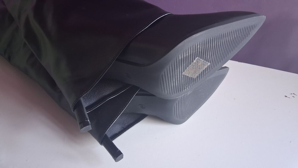 Nowe, stylowe kozaki na szpilce 38