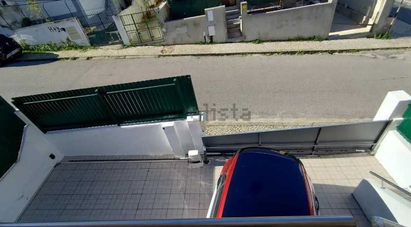 Andar de moradia T3 no centro do Laranjeiro