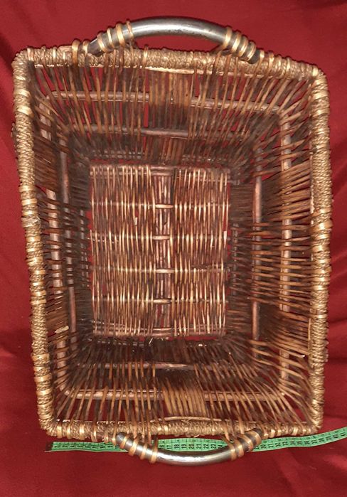 Cesto em Verga c/Pegas em Metal