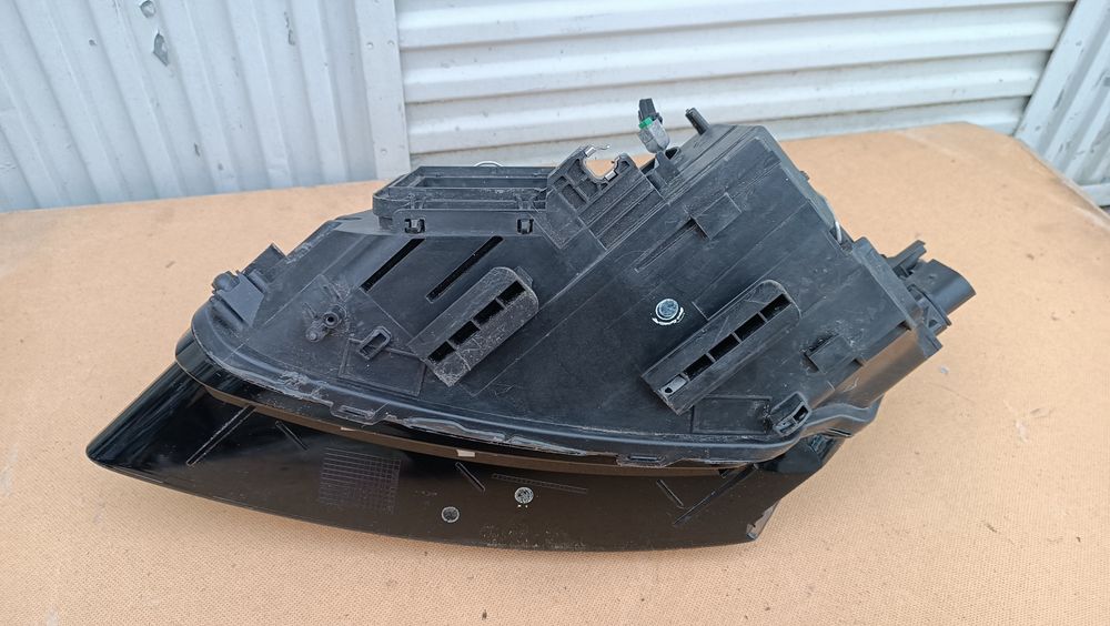 Vendo farol direito de Audi Q5 xenon ano 2009/12