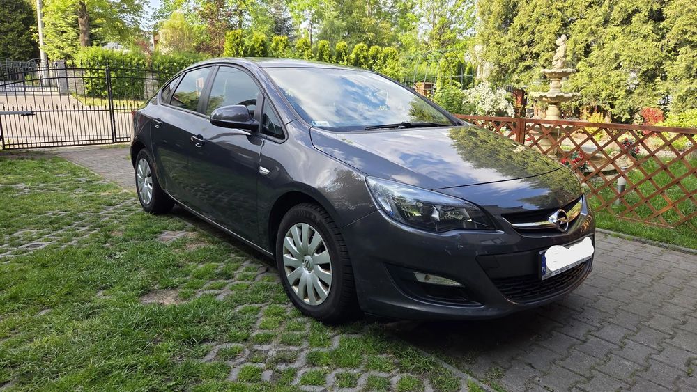 Opel Astra Pierwszy właściciel, nowy układ hamulcowy, nowe opony lato i zima, hak