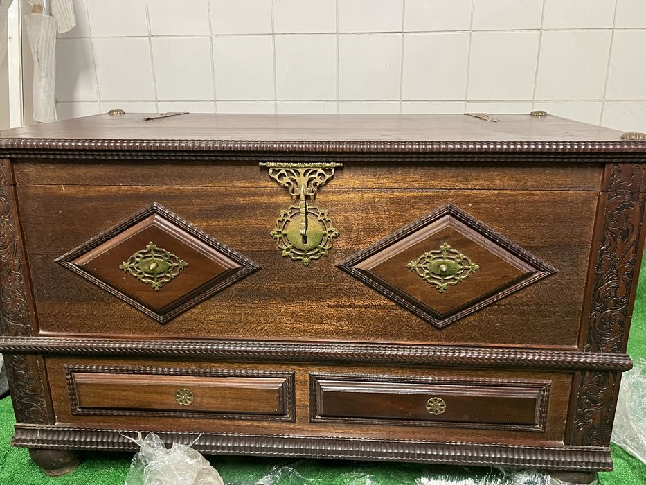 Arca Madeira antiga  Trabalhada