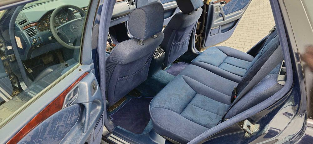 Mercedes E200 * klasyk * benzyna * automat