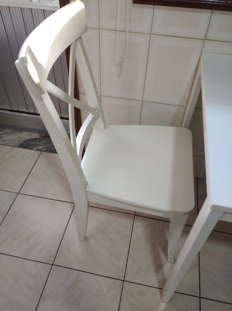 Mesa de cozinha branca extensível + 2 cadeiras